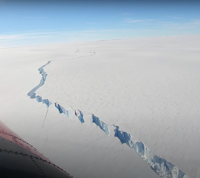 Se desprendió un témpano de más de mil kilómetros cuadrados