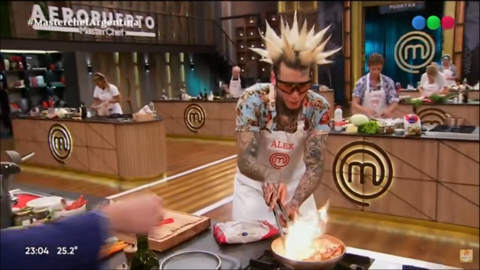 Alexander Caniggia casi prende fuego la cocina de "MasterChef"
