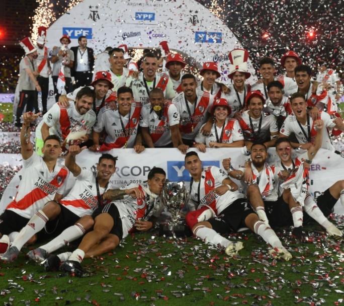 River vapuleó a Racing y es el campeón de la Supercopa Argentina