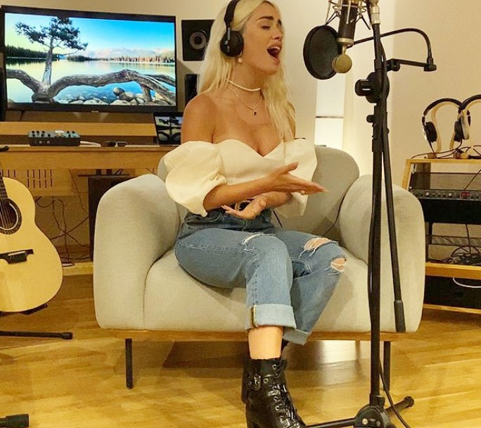 Lali Espósito, nominada como "artista social del año" en los Latin American Music Awards