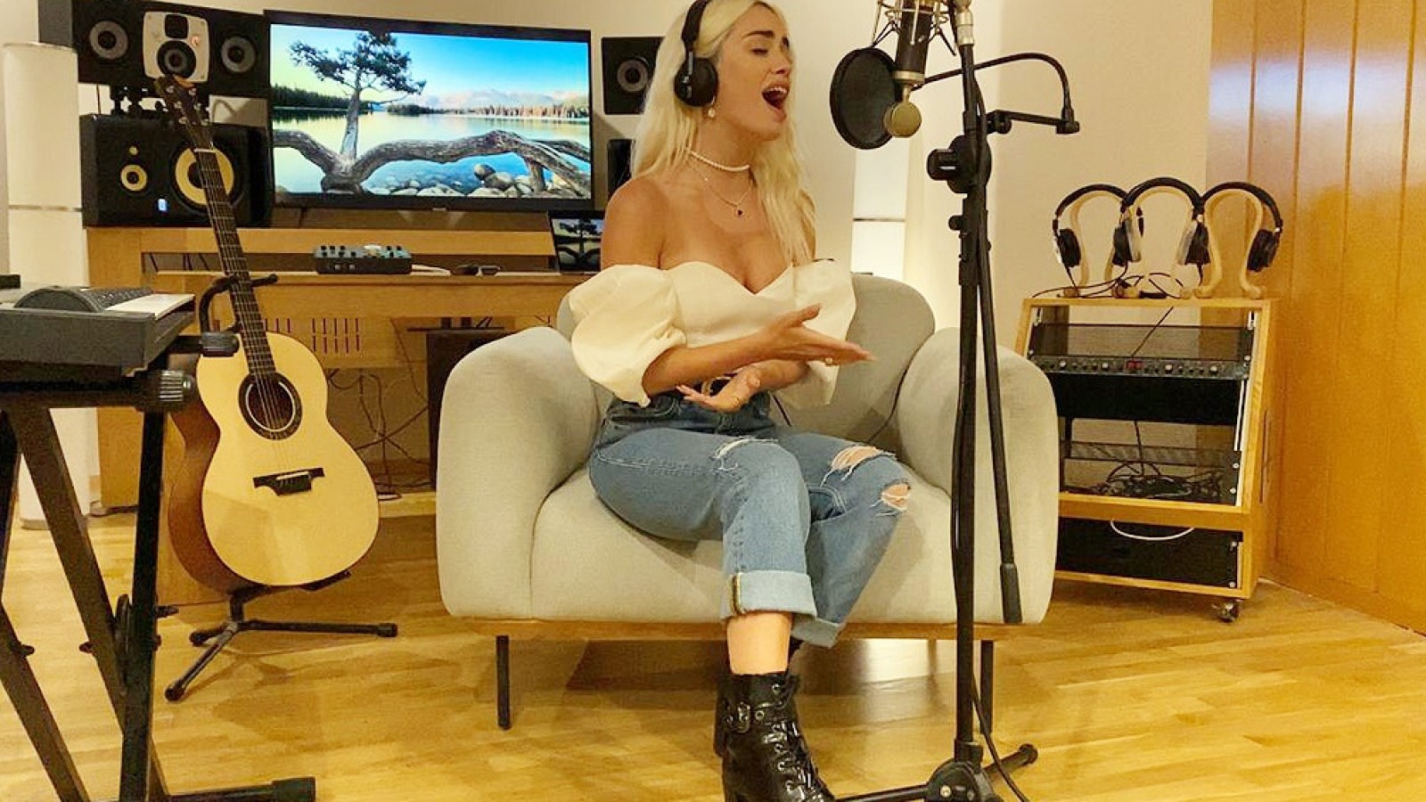 Lali Espósito, nominada como "artista social del año" en los Latin American Music Awards