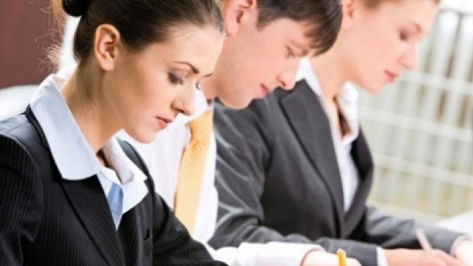 Afirman que las mujeres ganan menos que los hombres