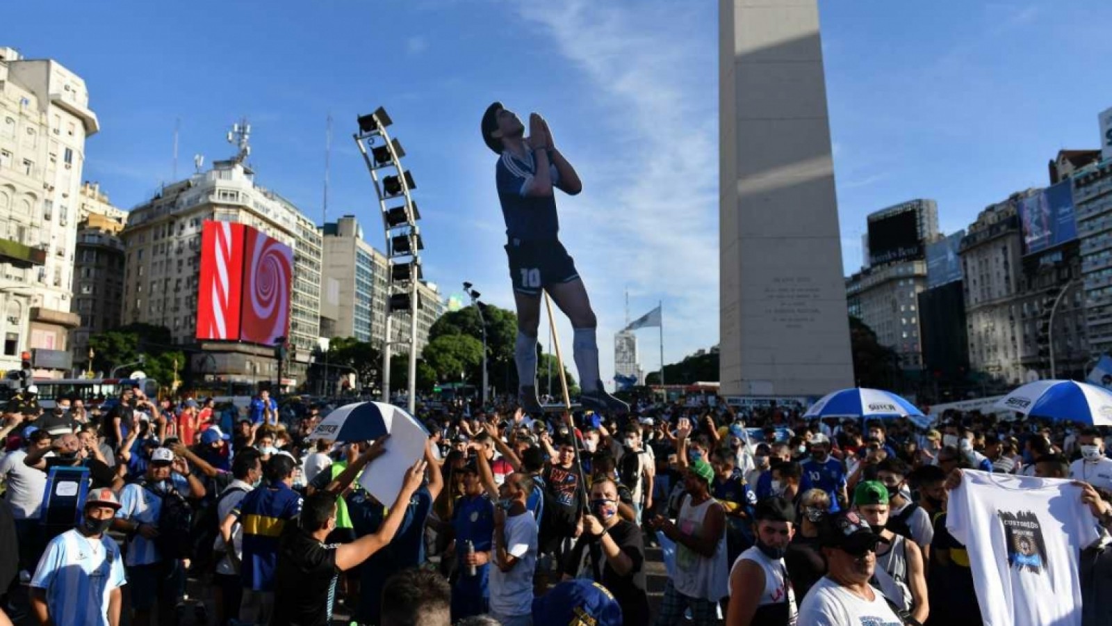 Multitudinaria marcha en el Obelisco para pedir Justicia por Maradona