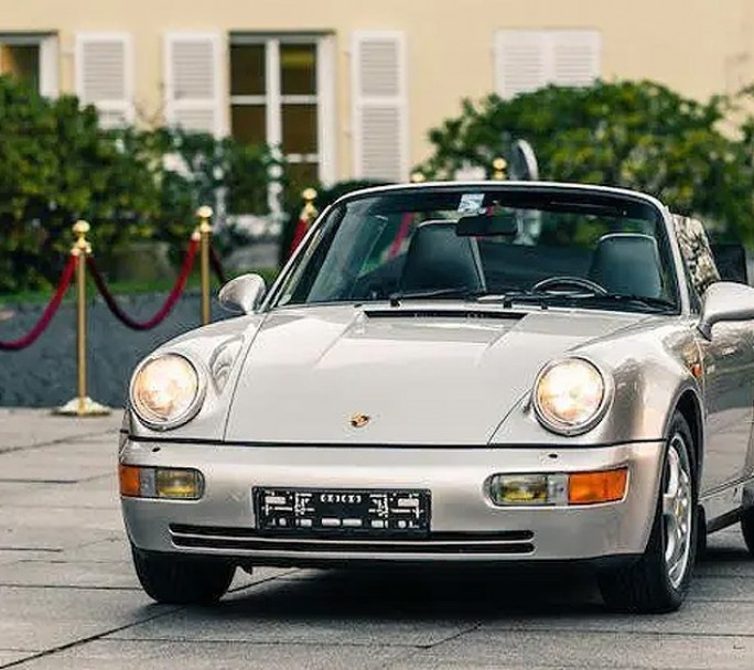 Ofrecen una fortuna por un Porsche que perteneció a Maradona