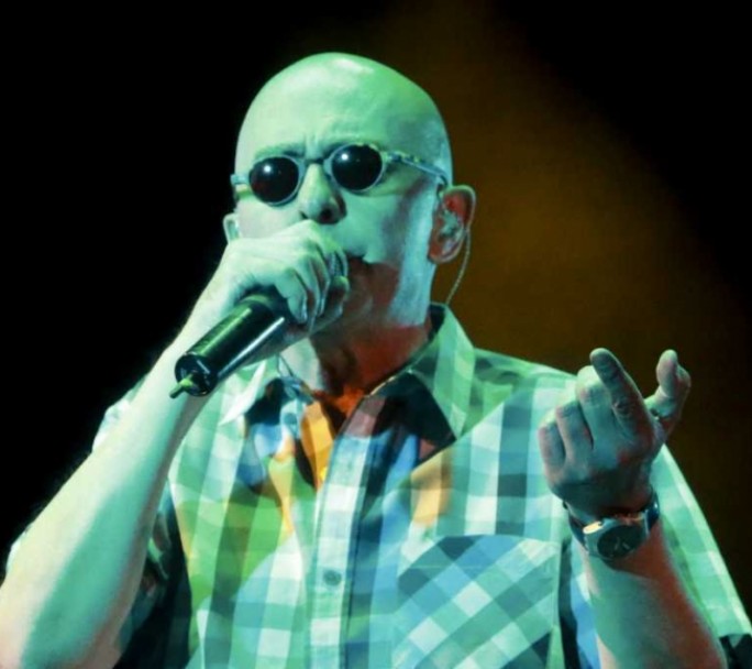 El Indio Solari se aplicó la primera dosis de Sputnik V