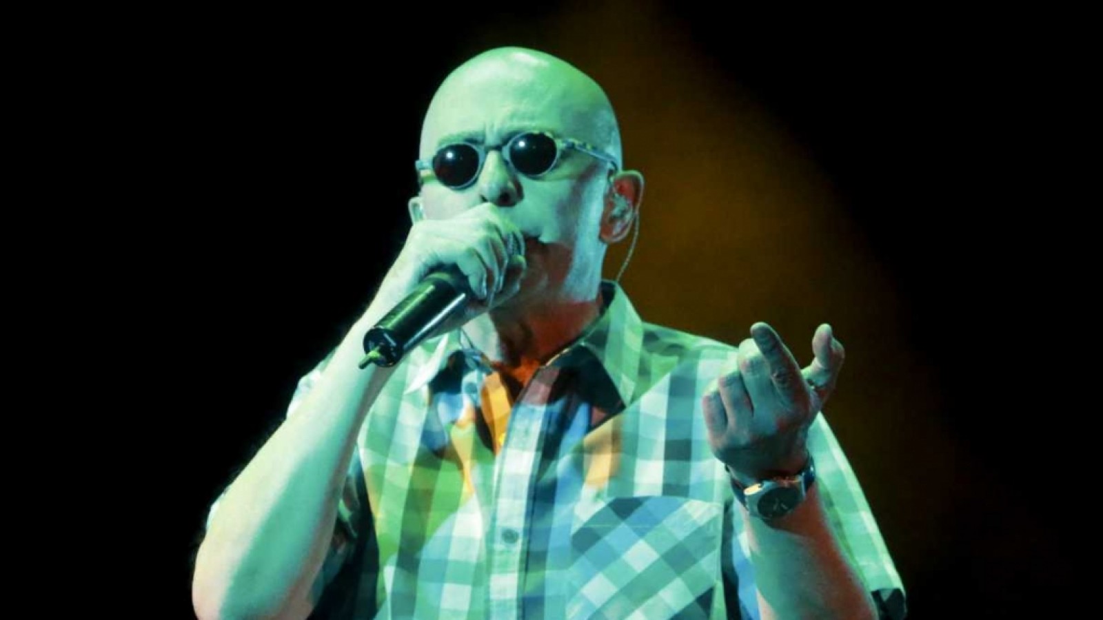 El Indio Solari se aplicó la primera dosis de Sputnik V