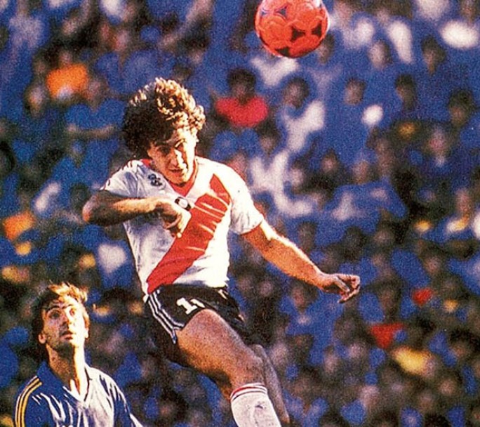 A 35 años de la pelota naranja, los goles de Alonso y la vuelta en la Bombonera