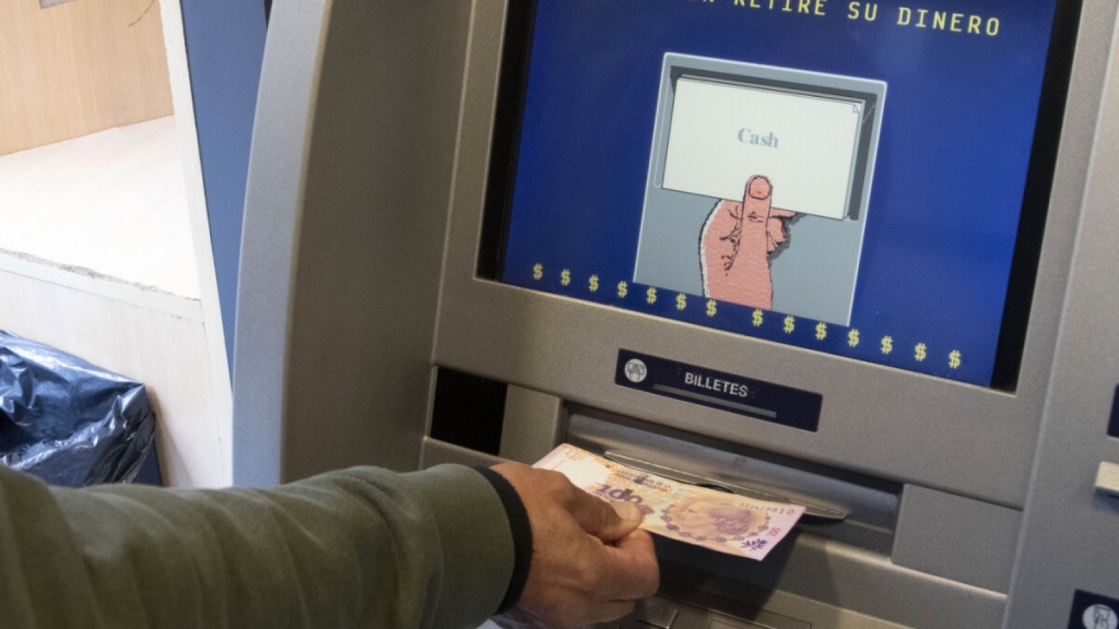 El poder de compra de los trabajadores se redujo 8% en un año