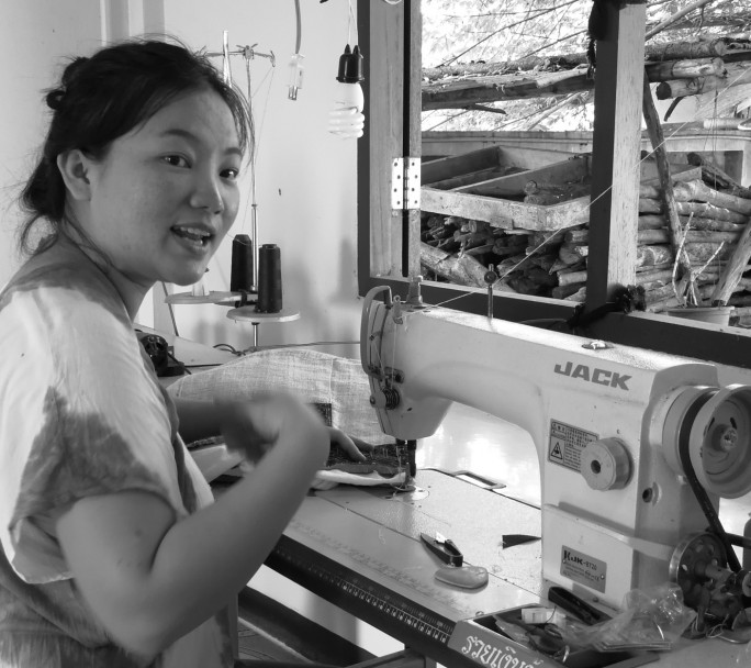 "¿Quién hace tu ropa?", el libro que vincula grandes marcas con talleres ilegales