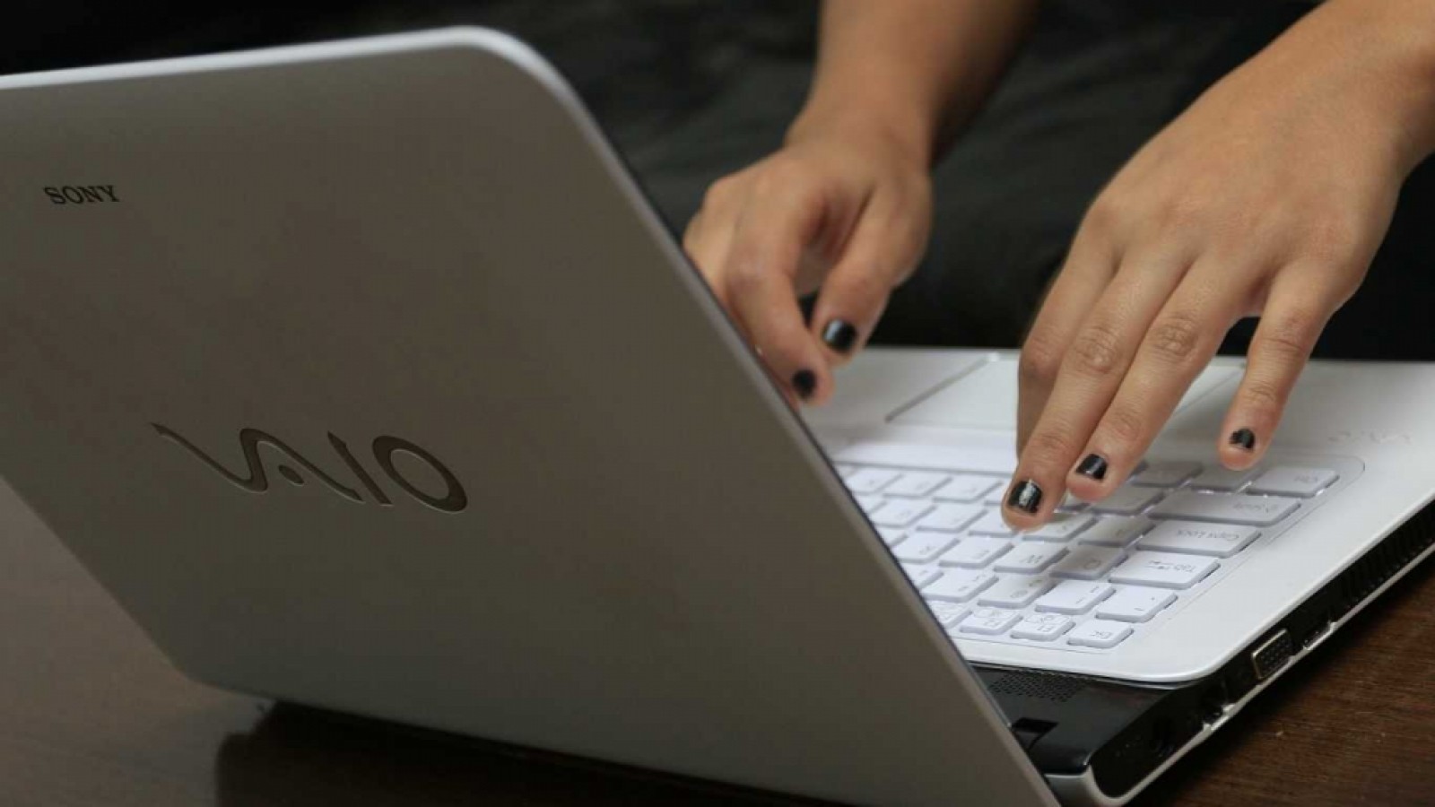 La falta de contacto con colegas es la principal dificultad del trabajo remoto