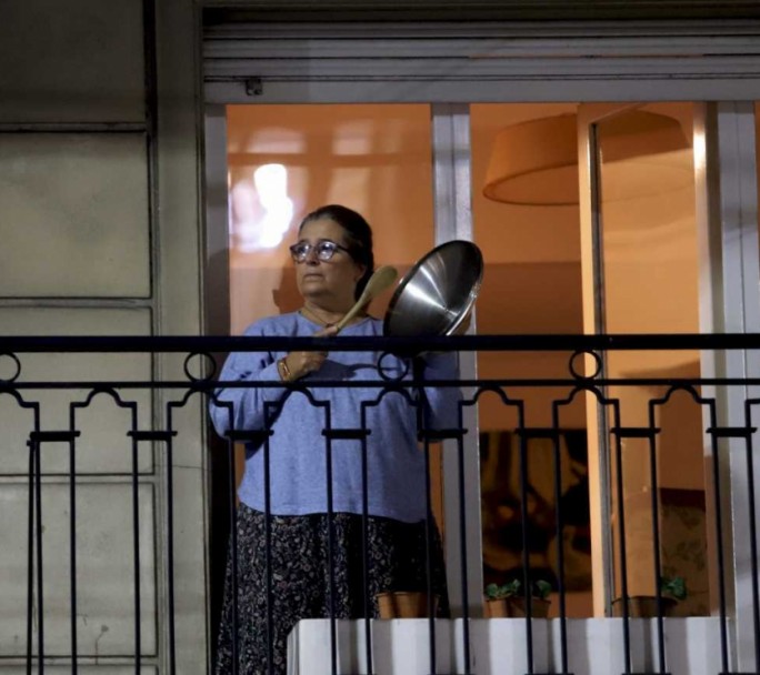 Cacerolazos y protestas en distintos barrios de la Capital y en zona norte por las medidas