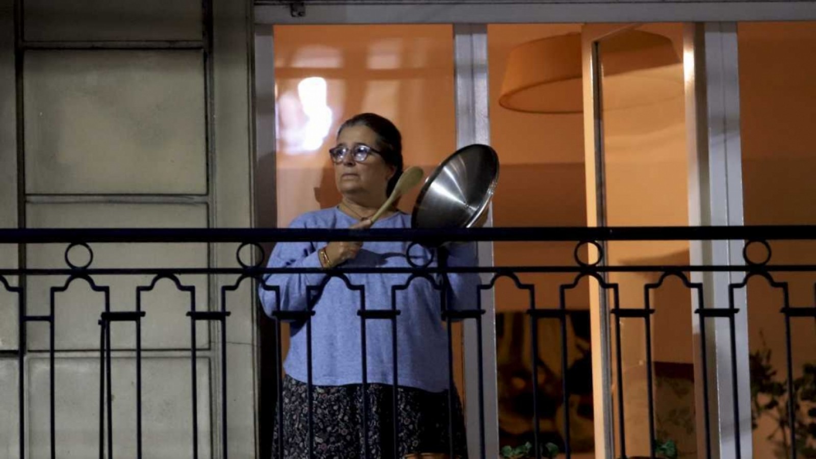 Cacerolazos y protestas en distintos barrios de la Capital y en zona norte por las medidas