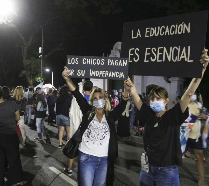 Otra noche de protestas frente a la Quinta de Olivos contra las restricciones