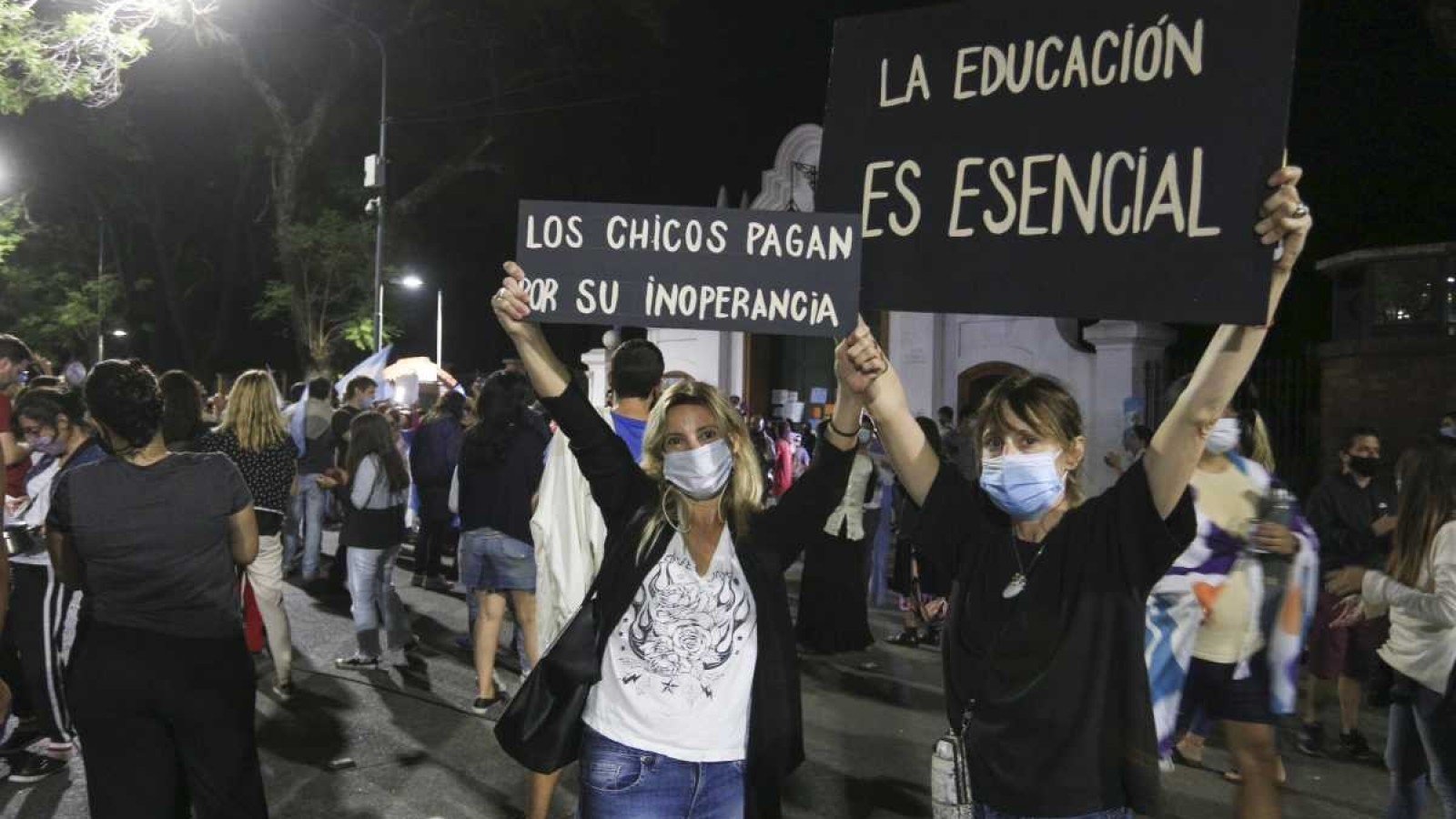 Otra noche de protestas frente a la Quinta de Olivos contra las restricciones