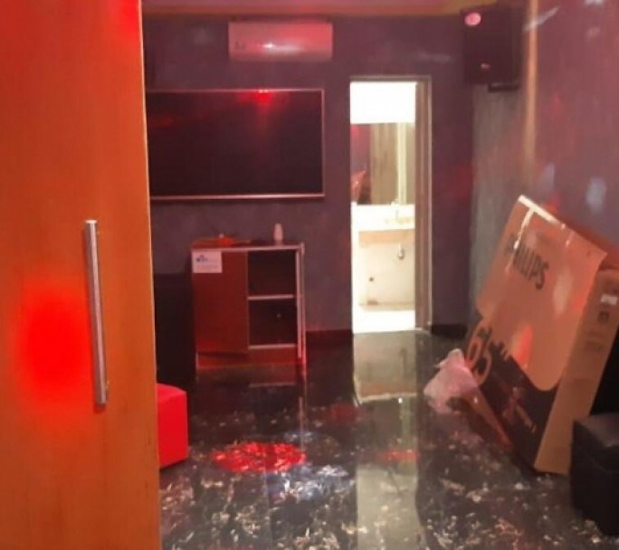 Desbaratan una fiesta clandestina en el Barrio Chino: la casa tenía dos clausuras anteriores