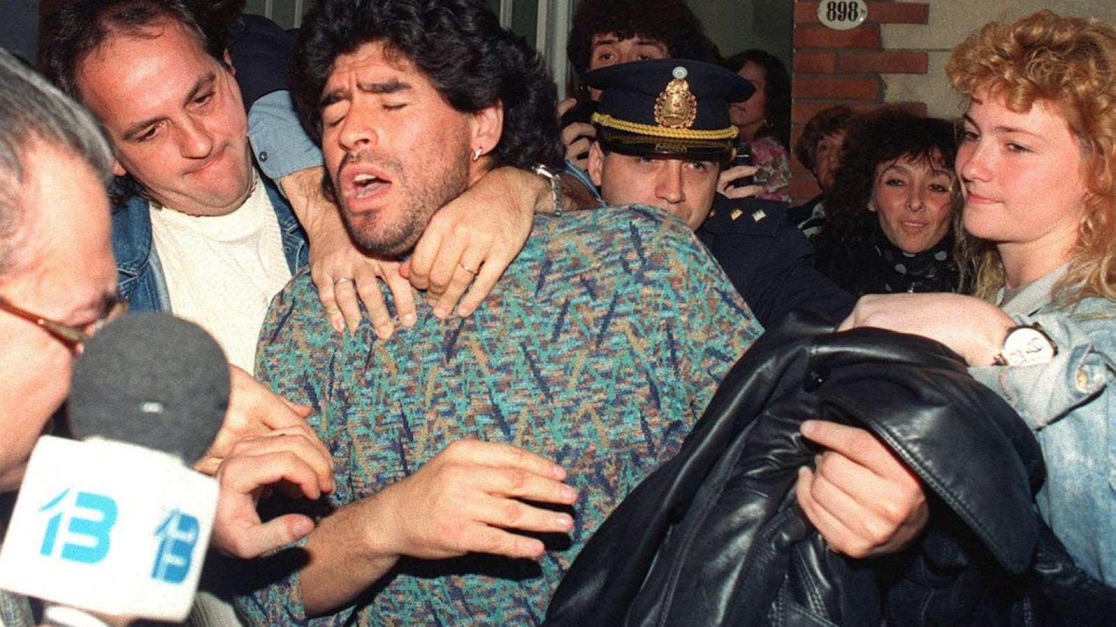 Un dos ambientes de Caballito, 115 gramos de cocaína y la mano de la política: a 30 años de la noche más oscura de Maradona
