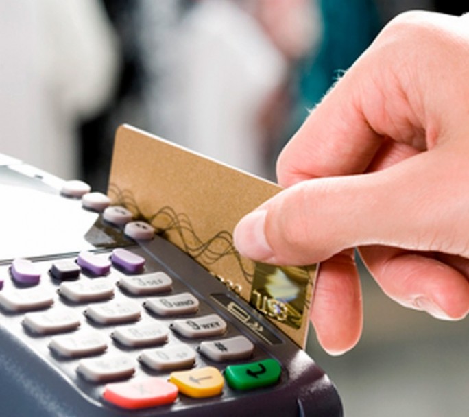 Buscan frenar el impuesto que cobra la Ciudad al uso de tarjetas de crédito