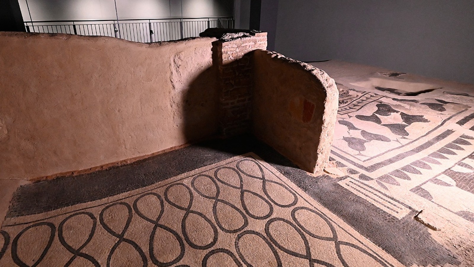 Iban a hacer un estacionamiento y hallaron restos del Imperio romano