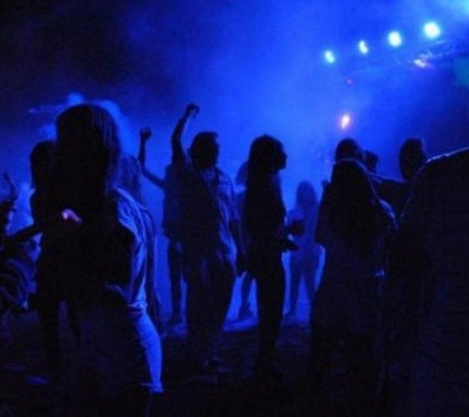 Imponen trabajo comunitario a los que asistan a fiestas clandestinas