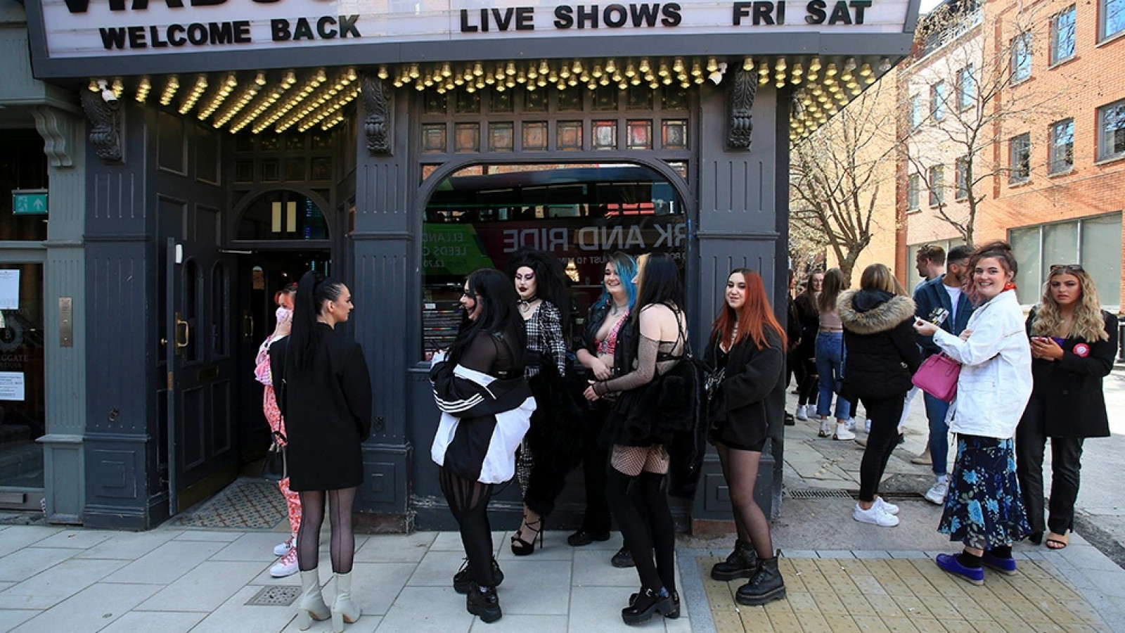 El gobierno británico evalúa eliminar la obligación del uso de tapabocas a partir de junio