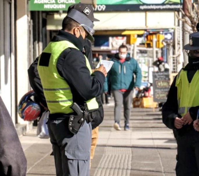En Neuquén labran multas de hasta 25 mil pesos a aquellas personas que no usen barbijo