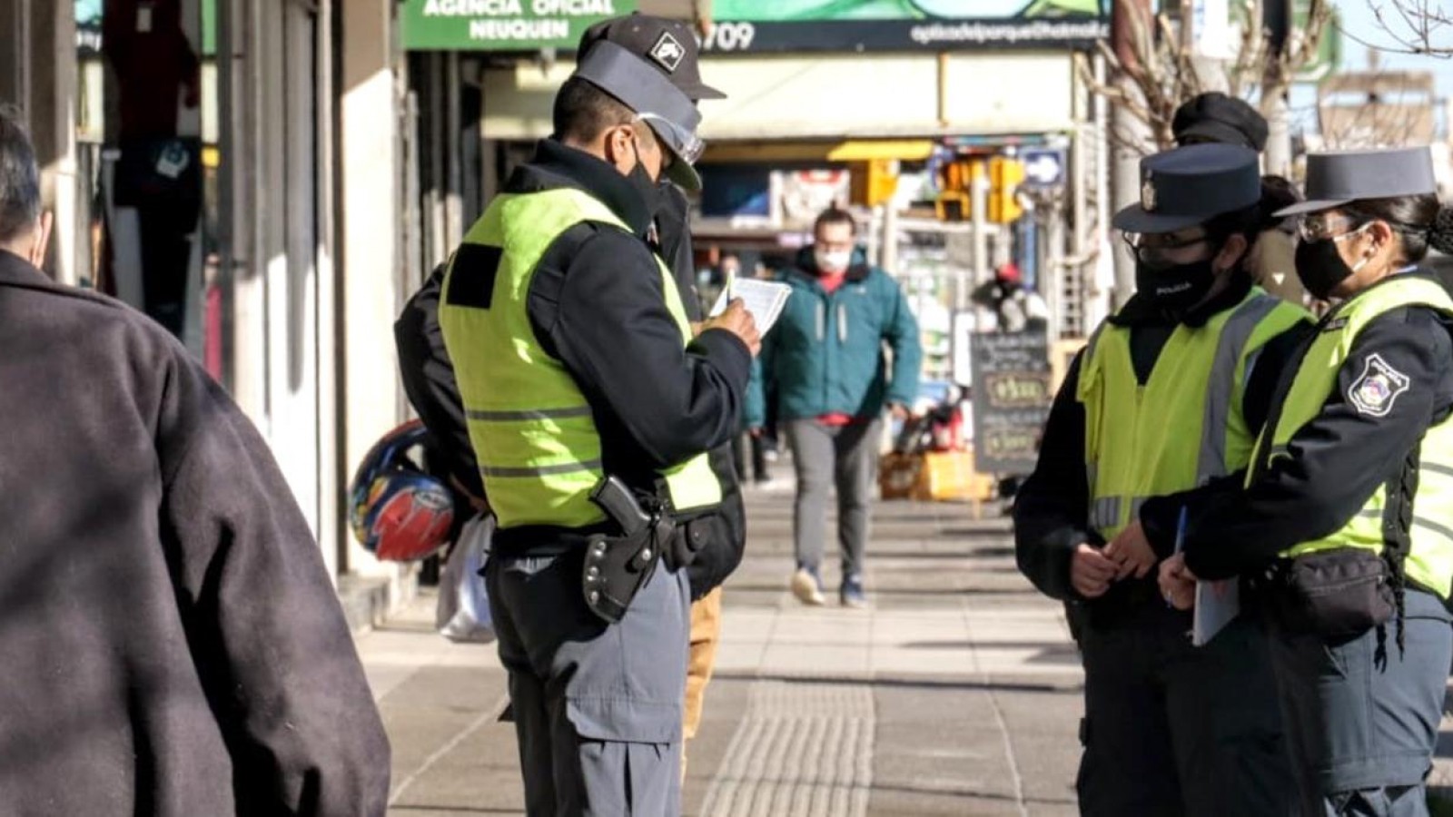 En Neuquén labran multas de hasta 25 mil pesos a aquellas personas que no usen barbijo