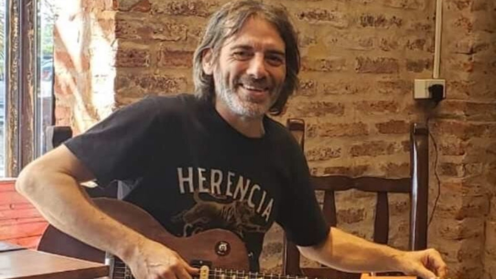 Detienen al hijo de Pappo, acusado de golpear, encerrar y amenazar de muerte a su pareja