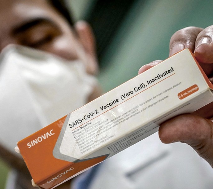 La vacuna CoronaVac reduce la mortalidad 97% y la Pfizer 80%