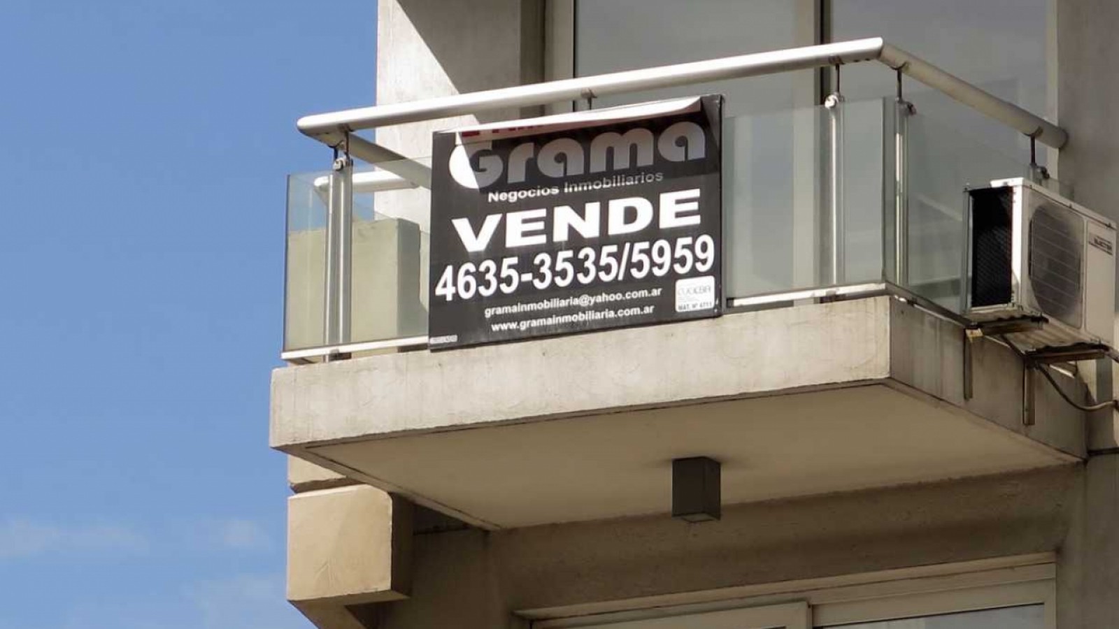 Afirman que siguen en baja los precios de casas y departamentos en el AMBA