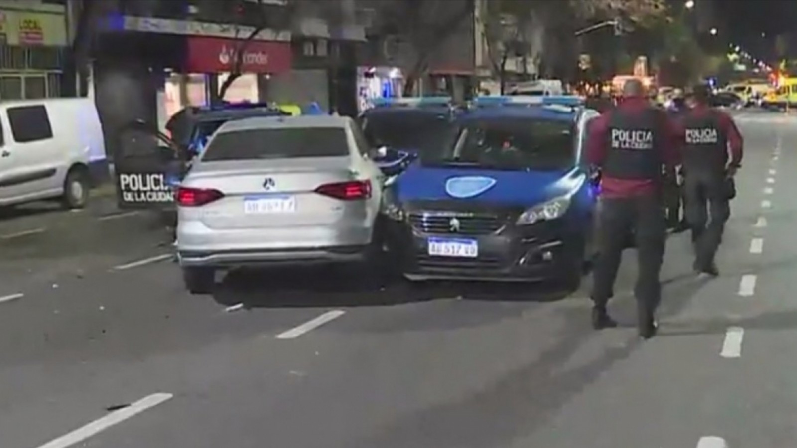 Una violenta persecución en pleno centro porteño terminó con un choque y un detenido