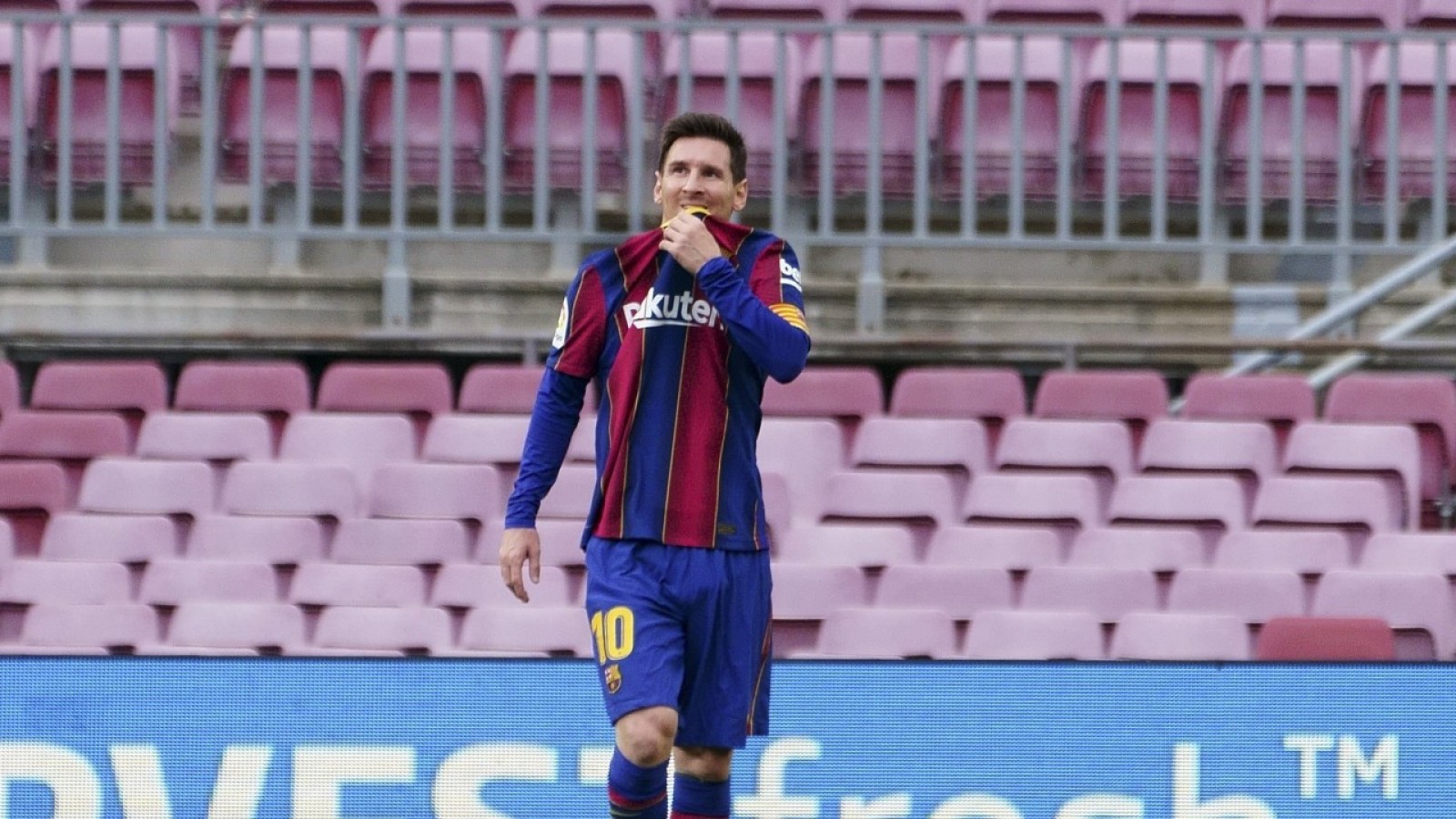 A casi 7.500 días de firmar su primer contrato, Messi queda libre en Barcelona