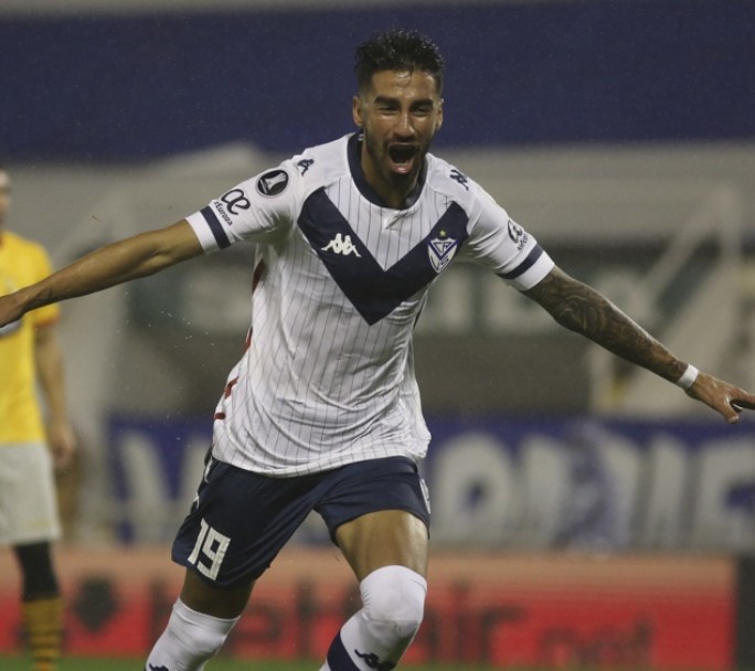 Vélez le ganó a Barcelona y quedó bien perfilado para la revancha