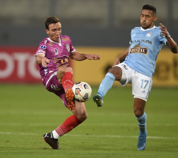 Arsenal lo ganaba, pero Sporting Cristal se lo dio vuelta en el adicional