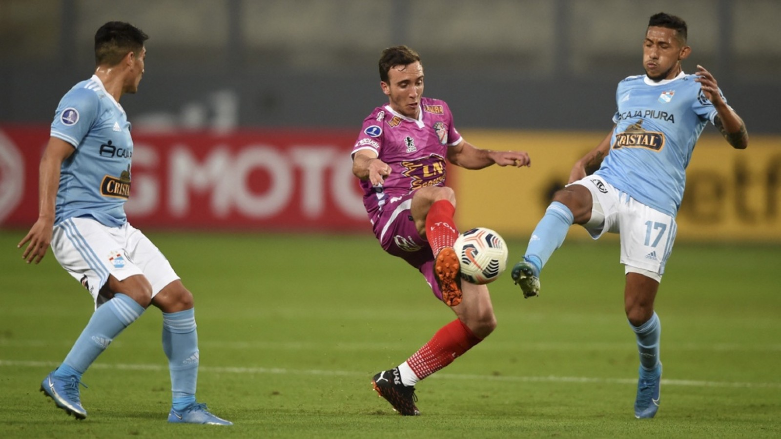 Arsenal lo ganaba, pero Sporting Cristal se lo dio vuelta en el adicional