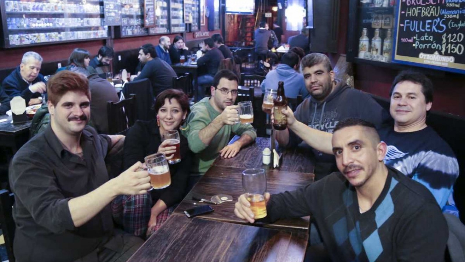 Día del Amigo en el segundo año de pandemia: bares con aforo, plazas y reuniones virtuales