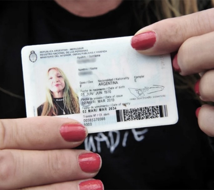 Desde ahora, las personas no binarias podrán elegir "X" en el DNI