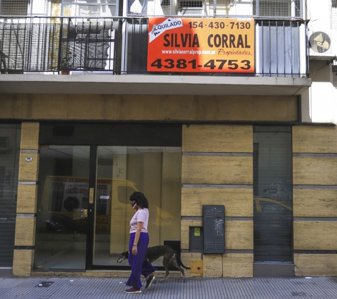 Mejoró en julio la relación entre alquiler y salario mínimo, pero aún no alcanza para pagar un monoambiente