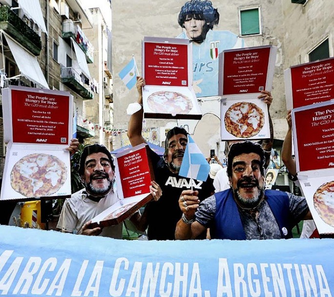 DIEGO PRESENTE: Marcharon con máscaras de Maradona para que las naciones ricas paguen su deuda ecológica