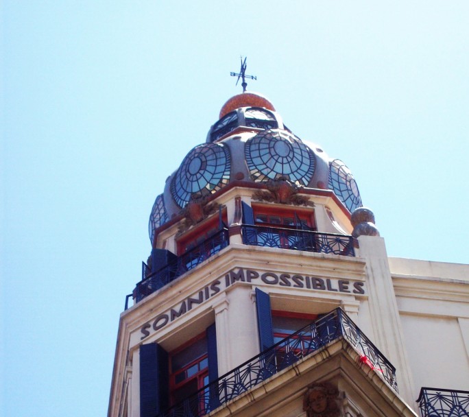 Símbolos que no necesitan el favor de la razón