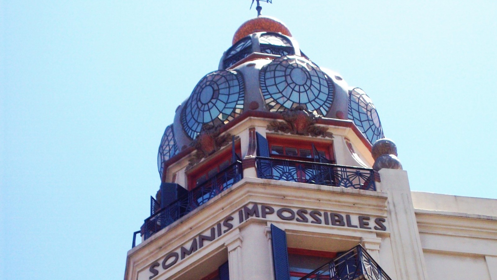 Símbolos que no necesitan el favor de la razón