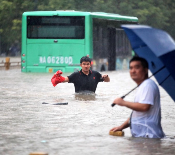 China: Ya son 71 los fallecidos por las inundaciones en Henan