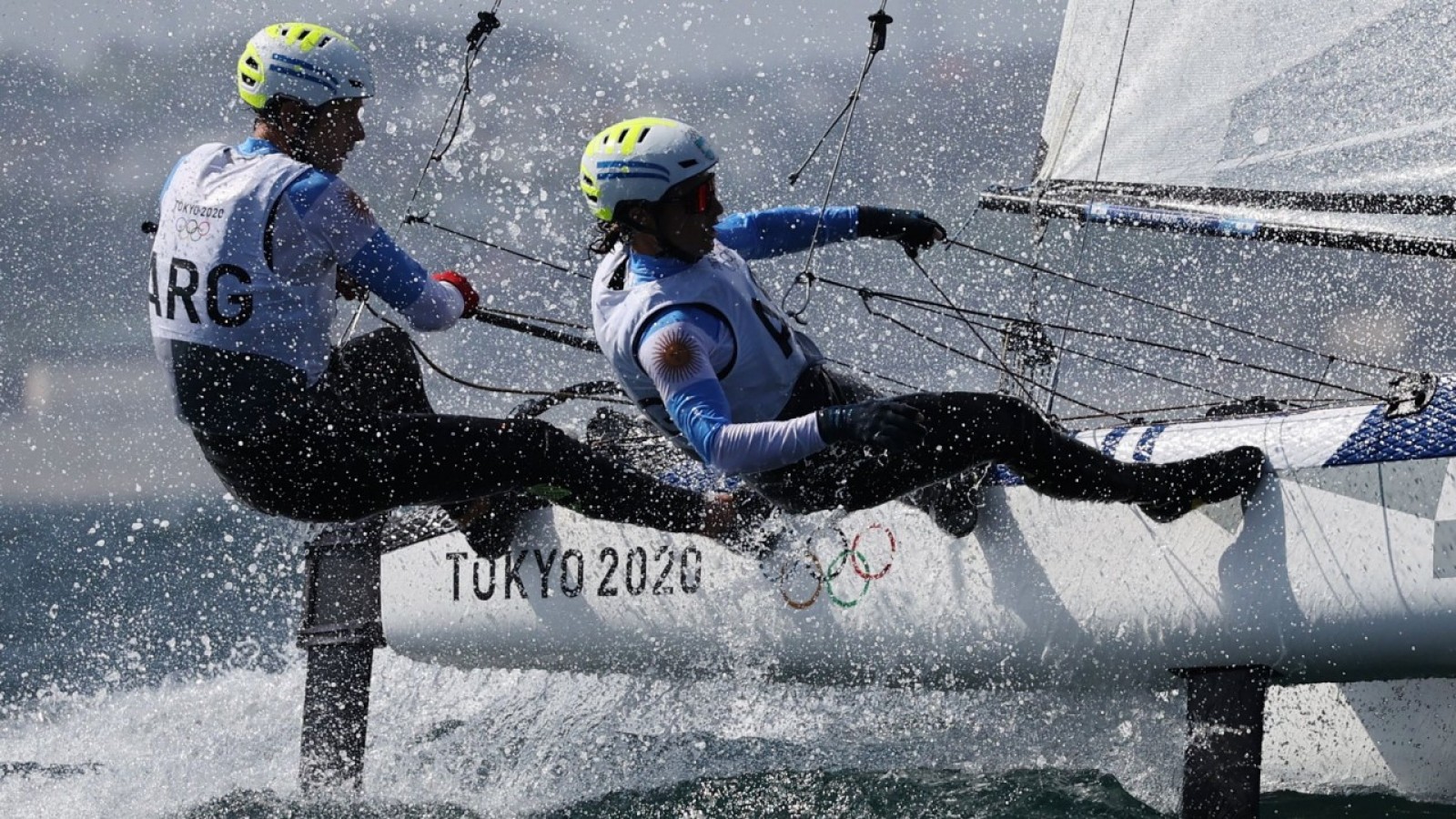 La dupla Lange-Carranza y Olezza, firmes en la lucha por medallas en vela