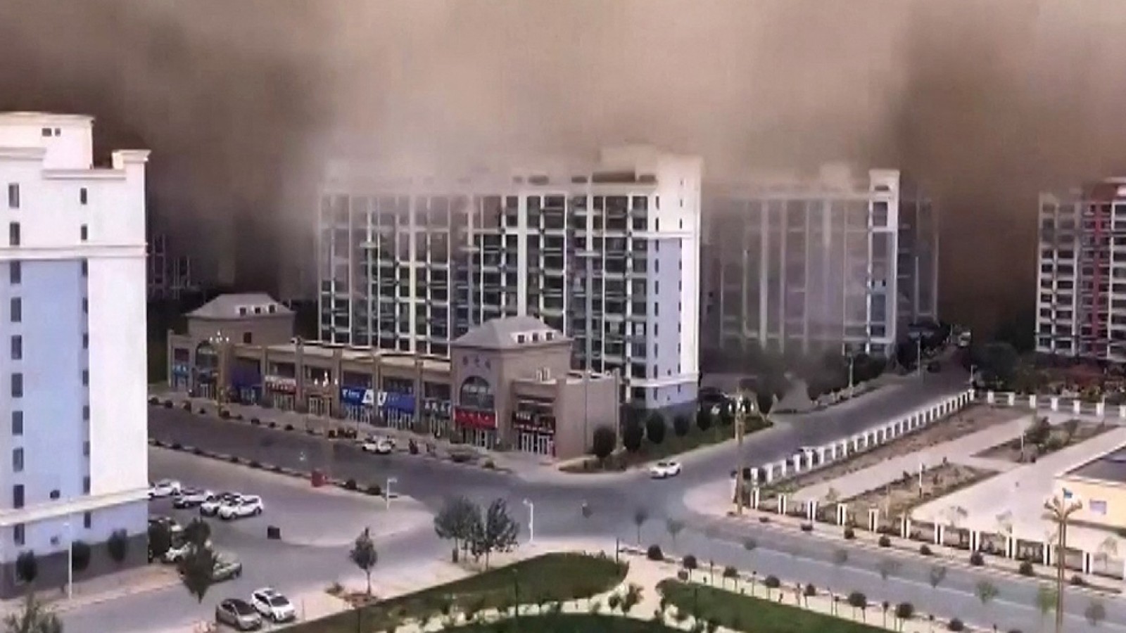 Una tormenta de arena tapó a una ciudad al borde del desierto de Gobi