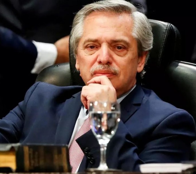 Fiscal abre una causa contra Fernández por las visitas a Olivos en pandemia