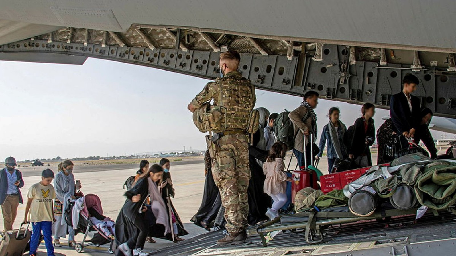 Europa le pide más tiempo a Biden, crece la preocupación por las evacuaciones si EEUU retira tropas