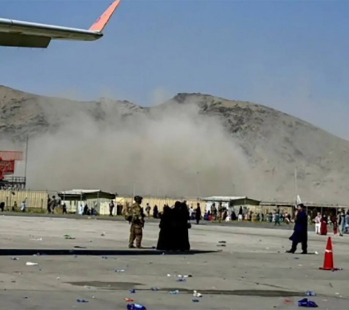 Hubo atentados en las afueras del Aeropuerto de Kabul: 60 muertos y 140 heridos