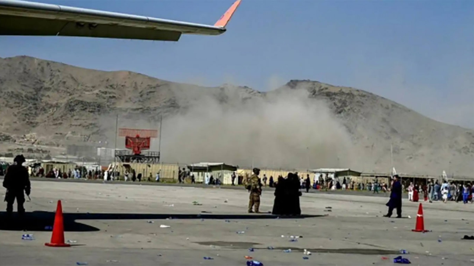 Hubo atentados en las afueras del Aeropuerto de Kabul: 60 muertos y 140 heridos