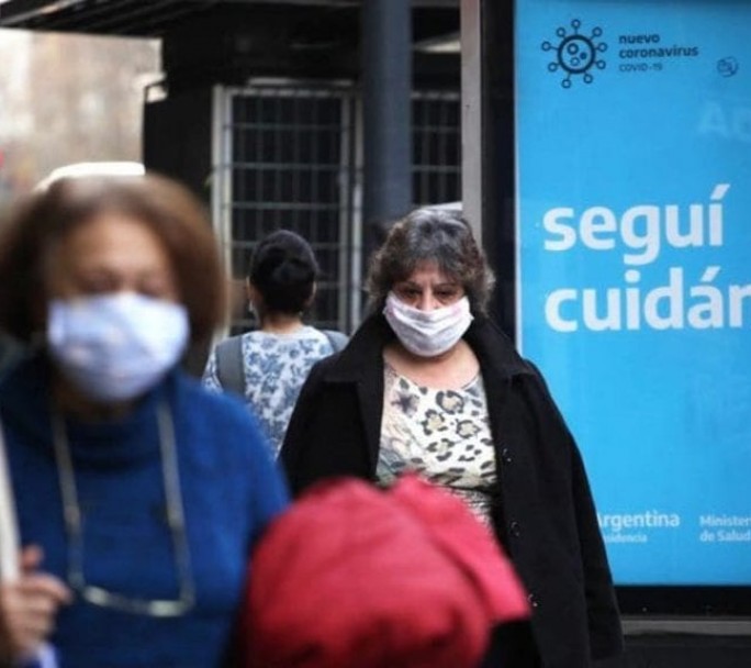 El Ministerio de Salud informó que se registró el menor número casos de covid desde junio de 2020