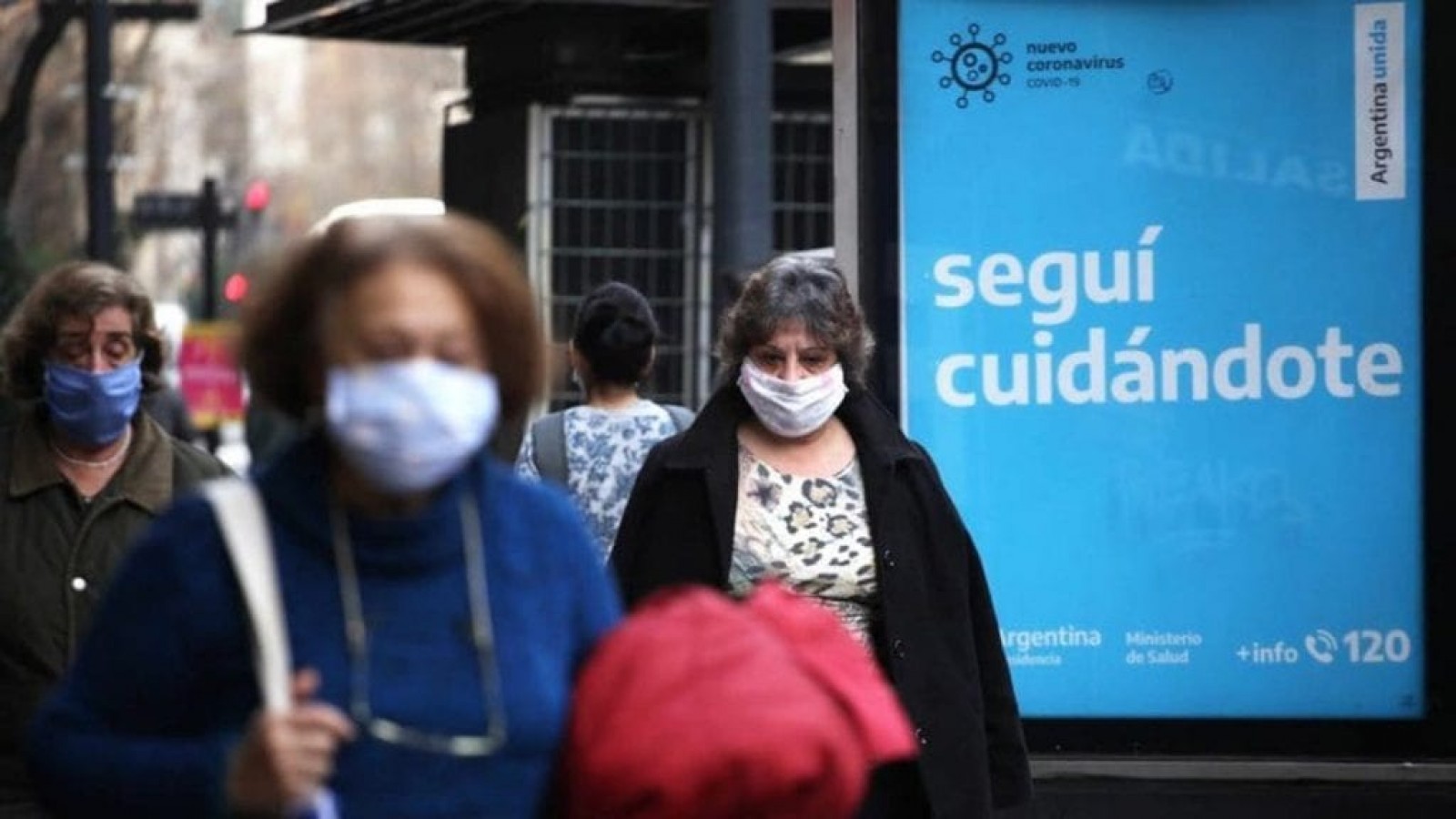 El Ministerio de Salud informó que se registró el menor número casos de covid desde junio de 2020