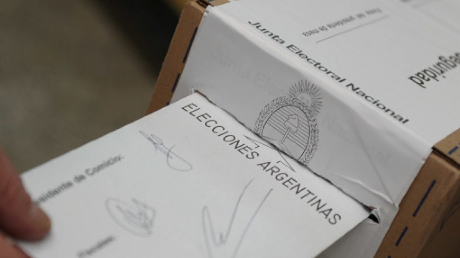 PASO: ¿Cual es la manera correcta de cerrar el sobre?